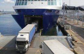 Vrachtwagen aan boord van boot - brexit