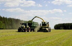 landbouwmachines aan het werk